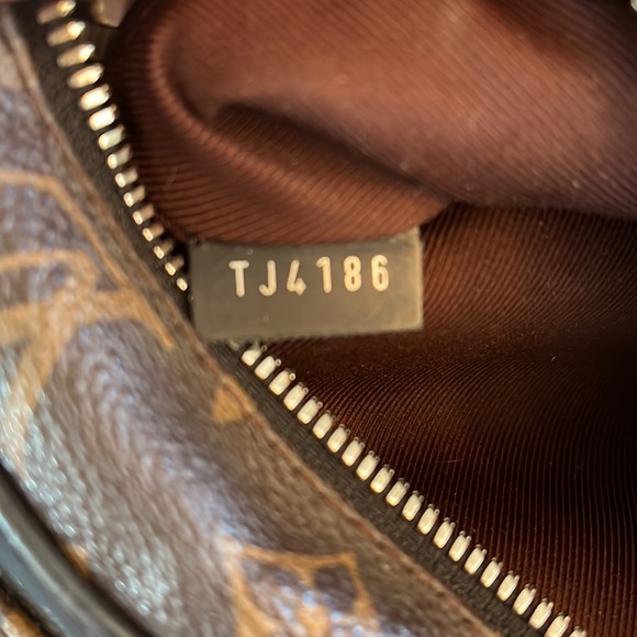 AUTHENTIC✨LV Josh Backpack - Picture 7 of 9